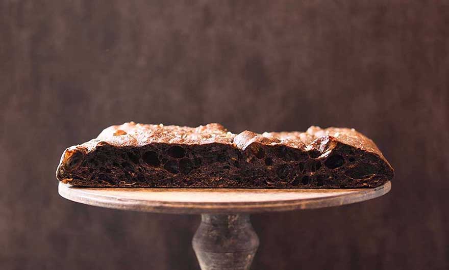 Focaccia al nero di seppia